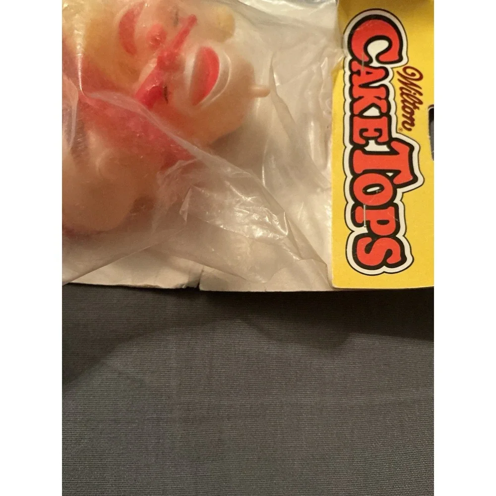 Wilton And Unbranded package has
